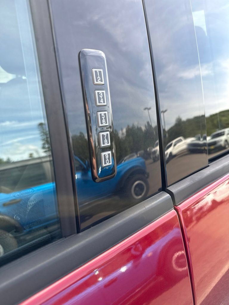 Used 2018 Ford F150 XLT w/ Equipment Group 302A Luxury AWD/4WD image 32