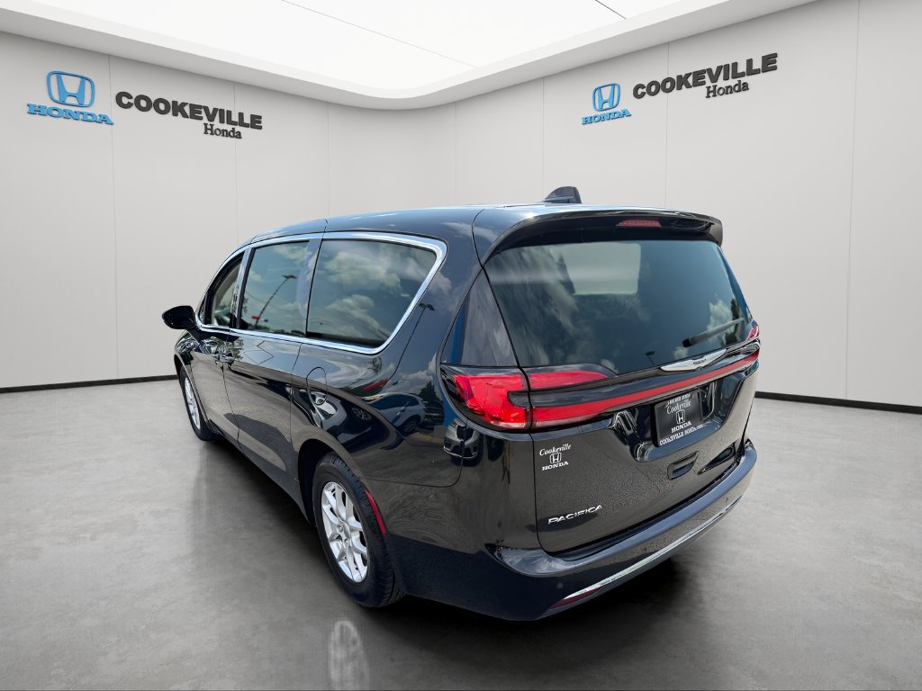 Used 2023 Chrysler Pacifica Touring-L FWD image 10