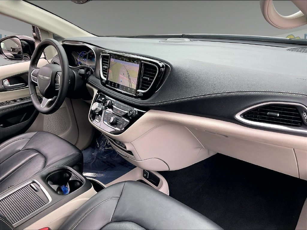 Used 2024 Chrysler Pacifica Limited FWD image 13