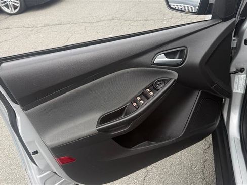 Used 2012 Ford Focus SE FWD image 5