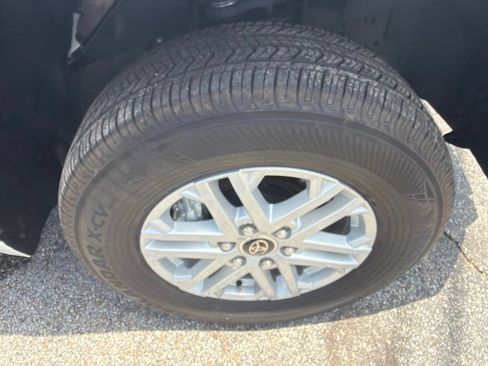 Used 2022 Toyota Tundra SR5 AWD/4WD image 13