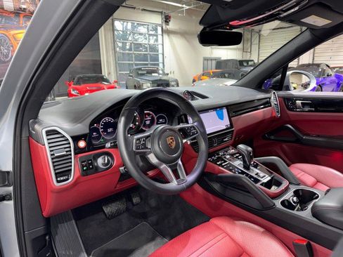 Used 2020 Porsche Cayenne image 9
