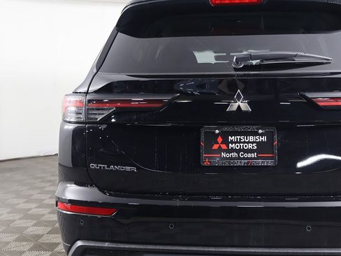 New 2026 Mitsubishi Outlander ES image 14