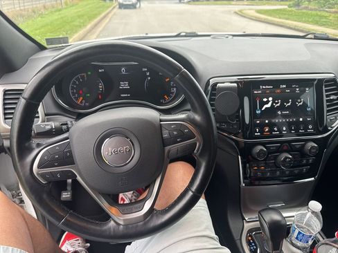 Used 2021 Jeep Grand Cherokee Laredo X AWD/4WD image 7