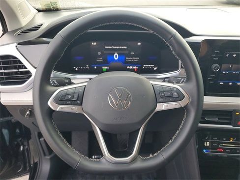 Certified 2025 Volkswagen Taos SE image 19