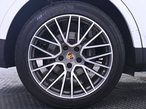 Certified 2023 Porsche Cayenne AWD/4WD image 13