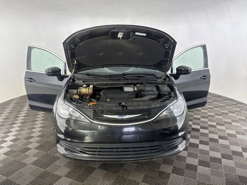 Used 2020 Chrysler Voyager Lxi FWD image 14