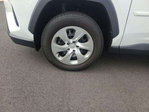 Certified 2023 Toyota RAV4 LE AWD/4WD image 9