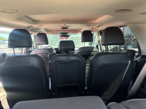 Used 2025 Kia Carnival SX w/ SX Dark Edition Package image 16