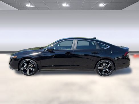 Used 2025 Honda Accord Sport image 2