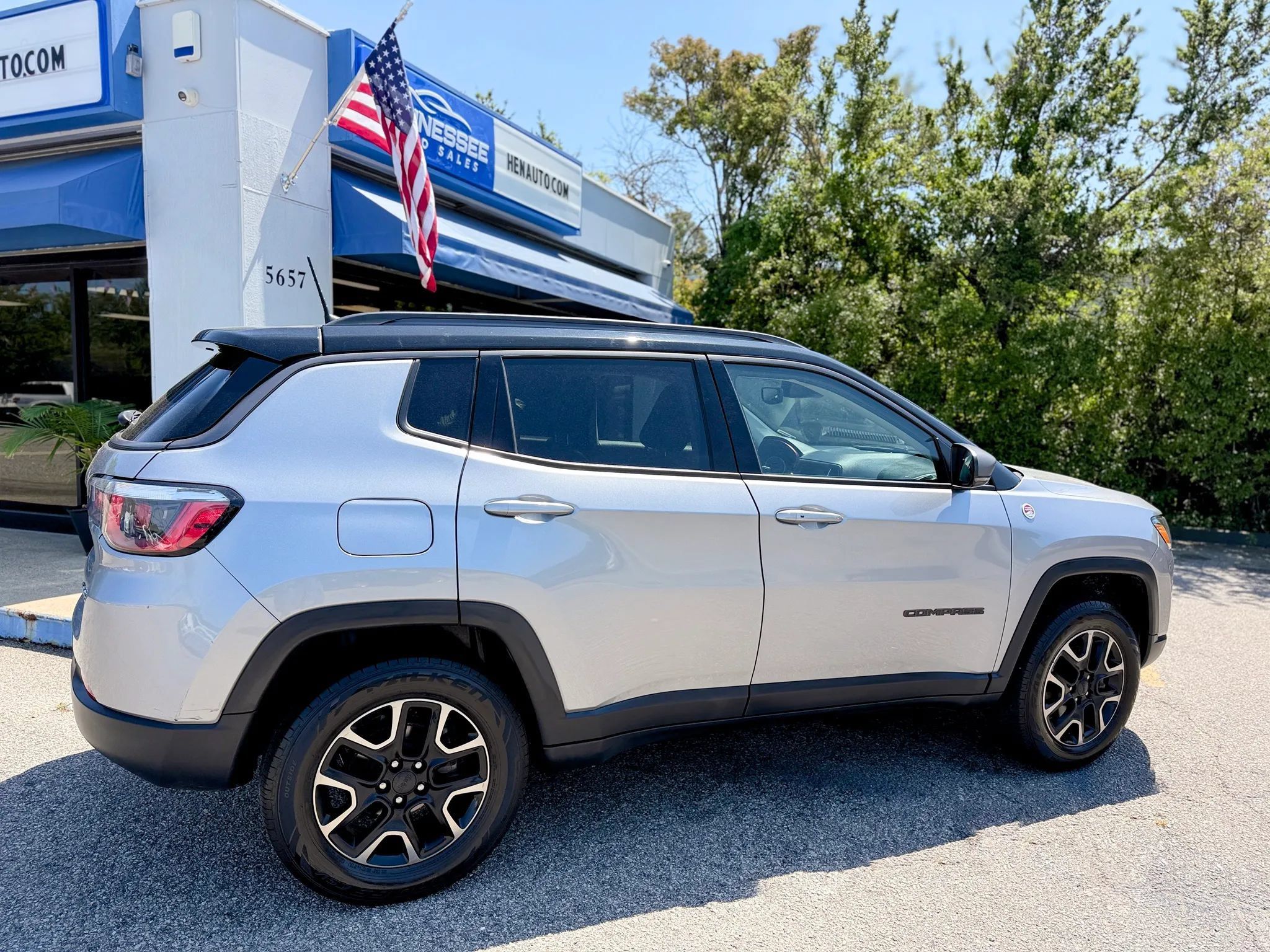 Used 2019 Jeep Compass Trailhawk w/ Cold Weather Group AWD/4WD image 10