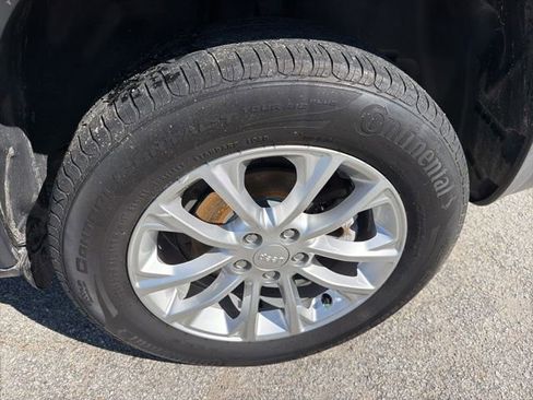 Used 2019 Jeep Cherokee Latitude w/ Popular Appearance Group FWD image 13