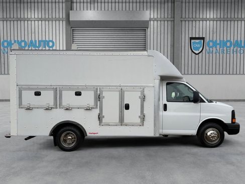 Used 2016 Chevrolet Express 3500 image 5