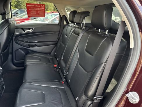 Used 2019 Ford Edge Titanium image 32