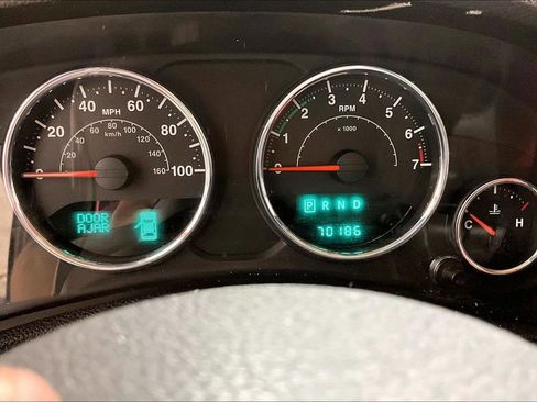 Used 2012 Jeep Wrangler Unlimited Sahara w/ Dual Top Group AWD/4WD image 19