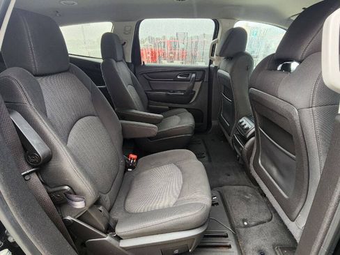 Used 2016 Chevrolet Traverse LT w/ Style and Technology Package FWD image 17