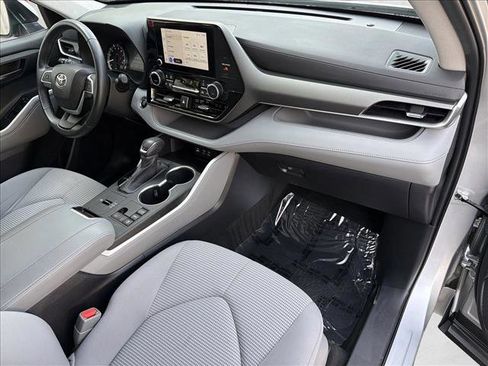 Used 2023 Toyota Highlander LE FWD image 27
