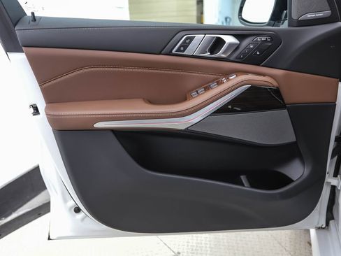 Used 2023 BMW X7 xDrive40i w/ M Sport Package image 9