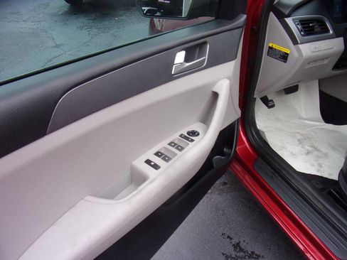 Used 2016 Hyundai Sonata SE image 19