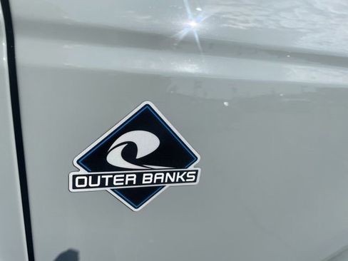 Used 2024 Ford Bronco Outer Banks AWD/4WD image 2