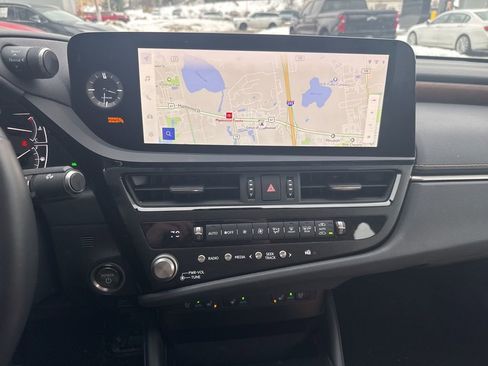 Used 2025 Lexus ES 300h w/ Premium Package image 3