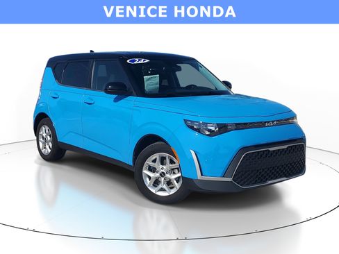Used 2024 Kia Soul S FWD image 1