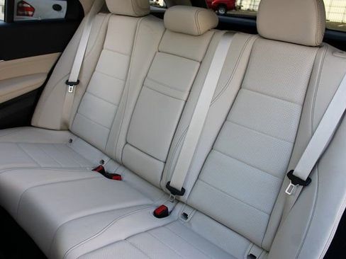 Used 2024 Mercedes-Benz GLE 450e 4MATIC image 11