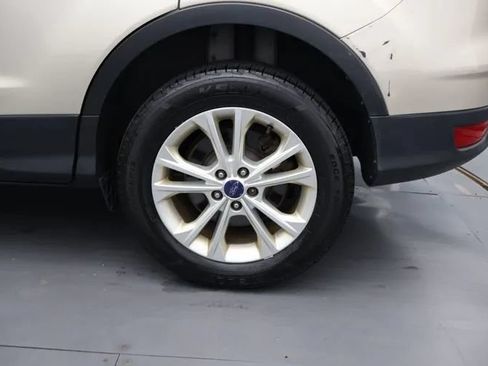 Used 2017 Ford Escape SE w/ Equipment Group 201A AWD/4WD image 35