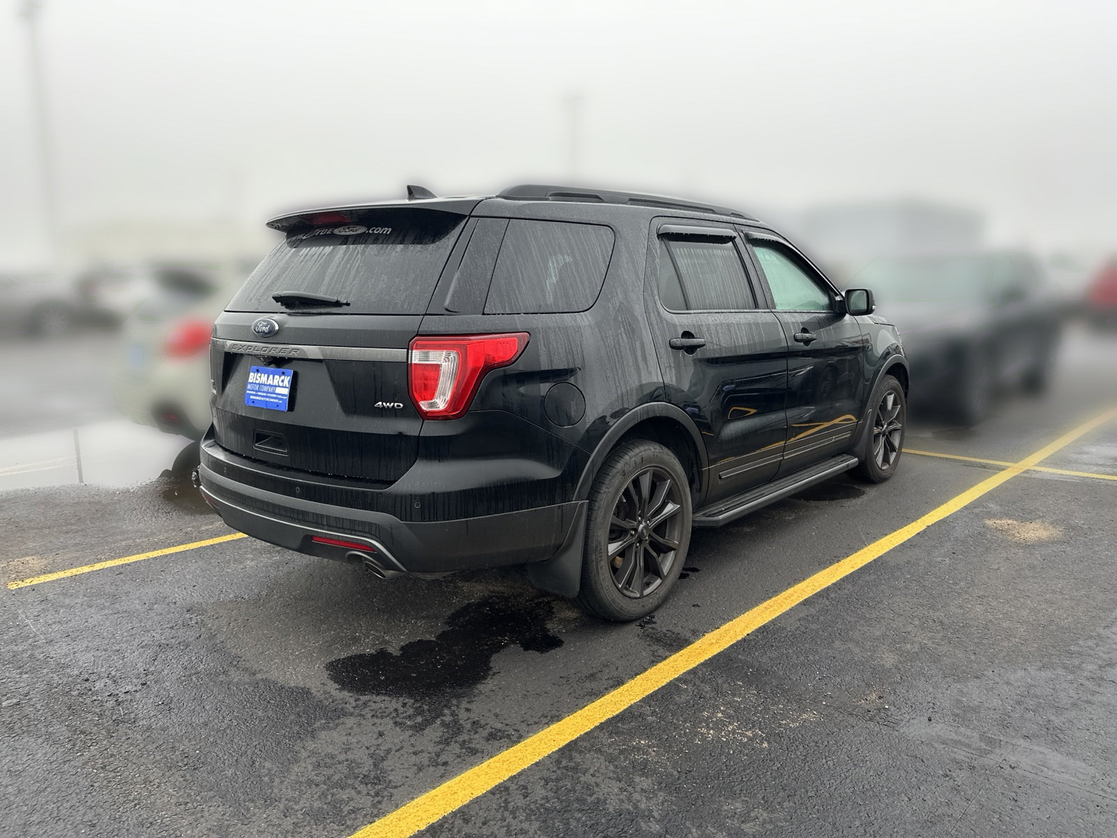 Used 2017 Ford Explorer XLT w/ Equipment Group 202A AWD/4WD image 3
