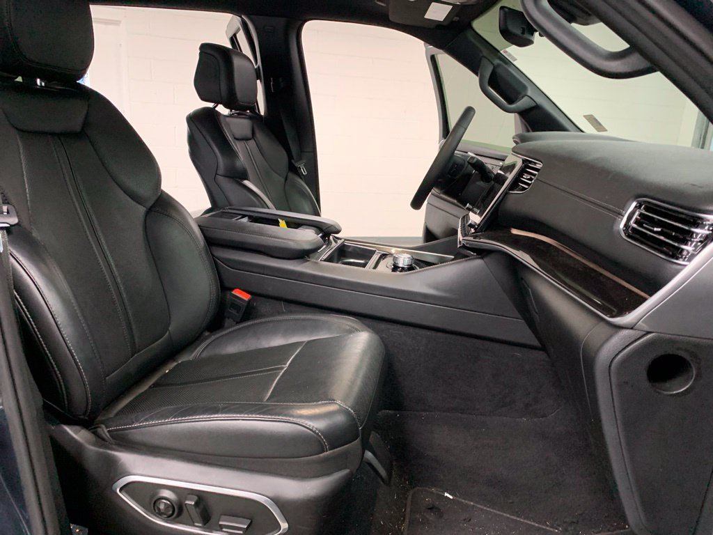 Used 2024 Jeep Wagoneer L 4WD w/ Premium Group I image 5