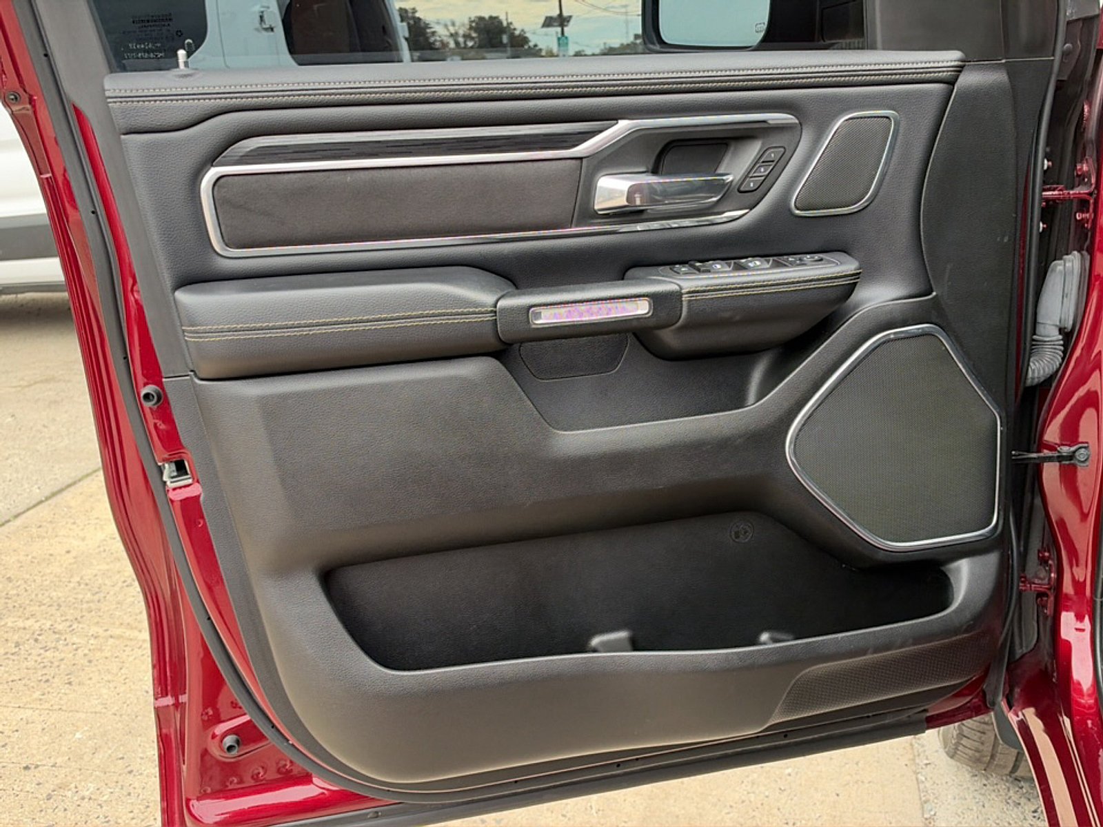 Used 2023 RAM 1500 Laramie AWD/4WD image 17