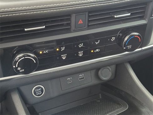 Used 2023 Nissan Rogue S image 22