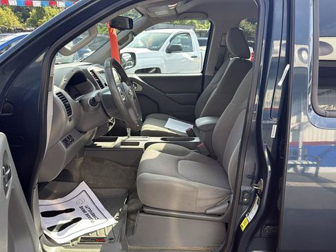 Used 2015 Nissan Frontier SV w/ SV Value Truck Package AWD/4WD image 12