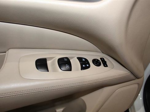 Used 2017 Nissan Pathfinder Platinum w/ Family Entertainment Package image 27