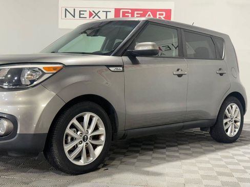 Used 2017 Kia Soul + FWD image 5