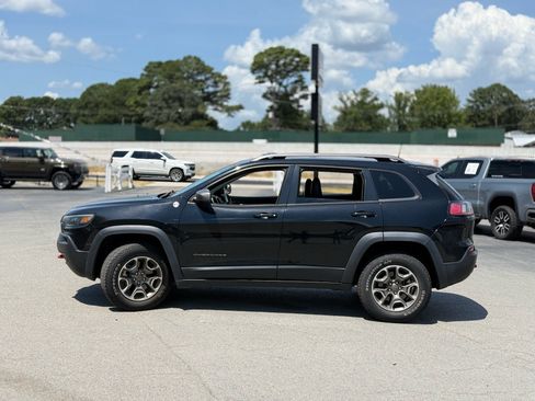 Used 2021 Jeep Cherokee Trailhawk AWD/4WD image 4