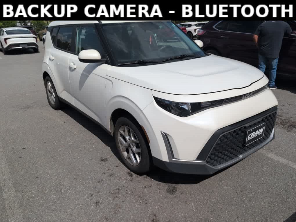 Used 2024 Kia Soul LX w/ Option Group 015 FWD image 3