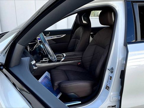 Used 2025 BMW 760i xDrive 760i xDrive w/ Executive Package image 13