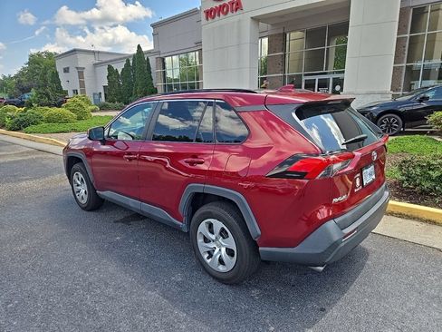 Used 2020 Toyota RAV4 LE FWD image 4
