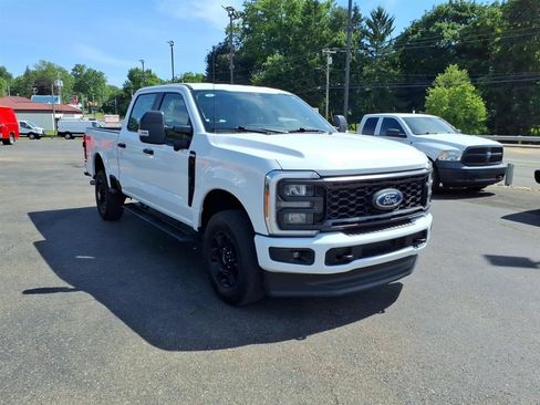 Used 2023 Ford F250 XL w/ STX Appearance Package AWD/4WD image 3