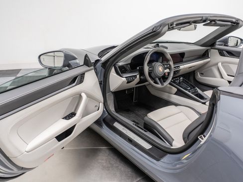 Used 2025 Porsche 911 Carrera RWD image 23
