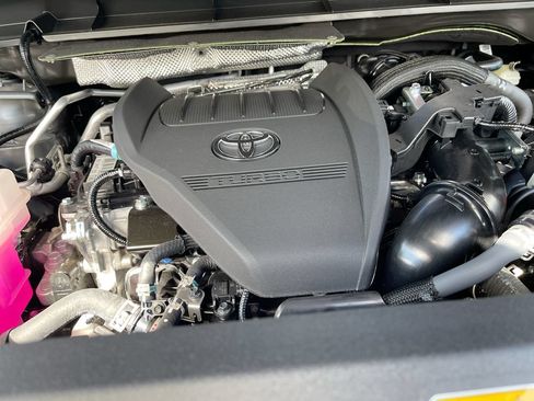 Used 2026 Toyota Highlander Platinum AWD/4WD image 18