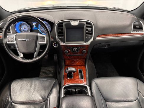 Used 2013 Chrysler 300 AWD w/ Driver Convenience Group image 10