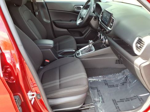 Certified 2024 Hyundai Venue SEL FWD image 11