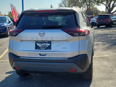 Used 2023 Nissan Rogue SV w/ SV Premium B Package image 4