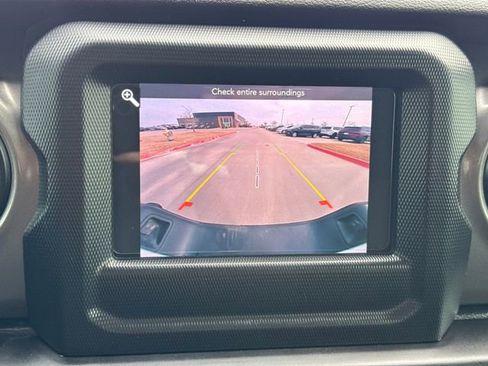 Certified 2021 Jeep Gladiator Willys image 25