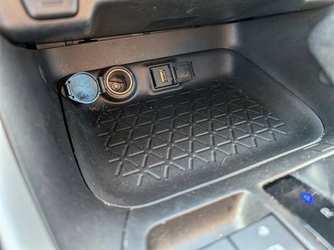 Used 2021 Toyota RAV4 XLE image 16