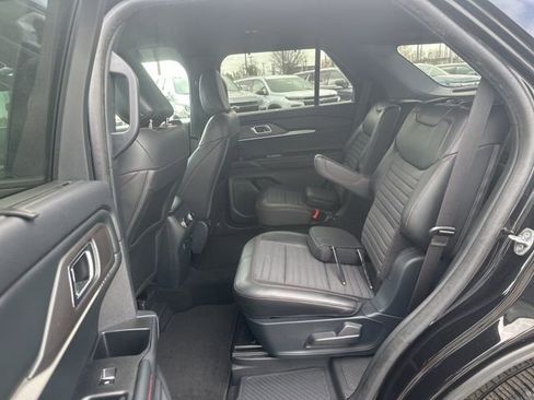 Used 2025 Ford Explorer ST-Line w/ Premium Package image 27