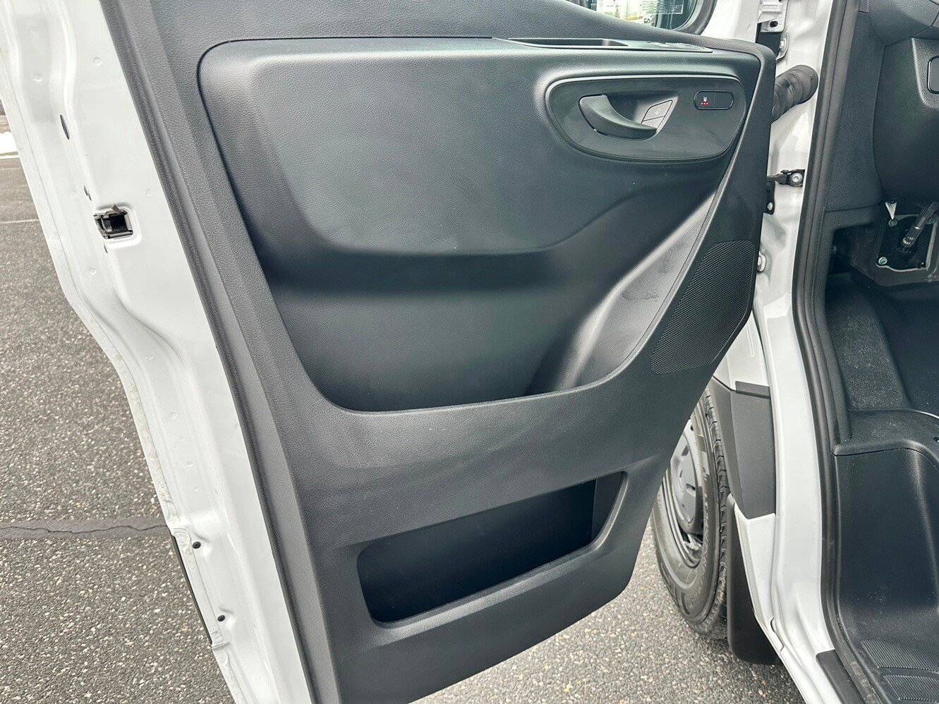 Used 2025 Mercedes-Benz Sprinter 2500 image 10