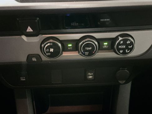 Used 2018 Toyota Tacoma SR5 w/ SR5 Appearance Package (SM) RWD image 22